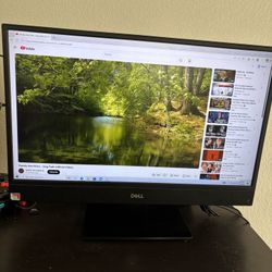  Dell Inspiron 24” All-In-One Desktop – 8GB RAM – Windows 10