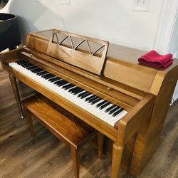 Yamaha Studio Piano-450$