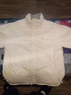 Vintage Nike Men's Sportswear Club Therma-FIT Puffer Jacket