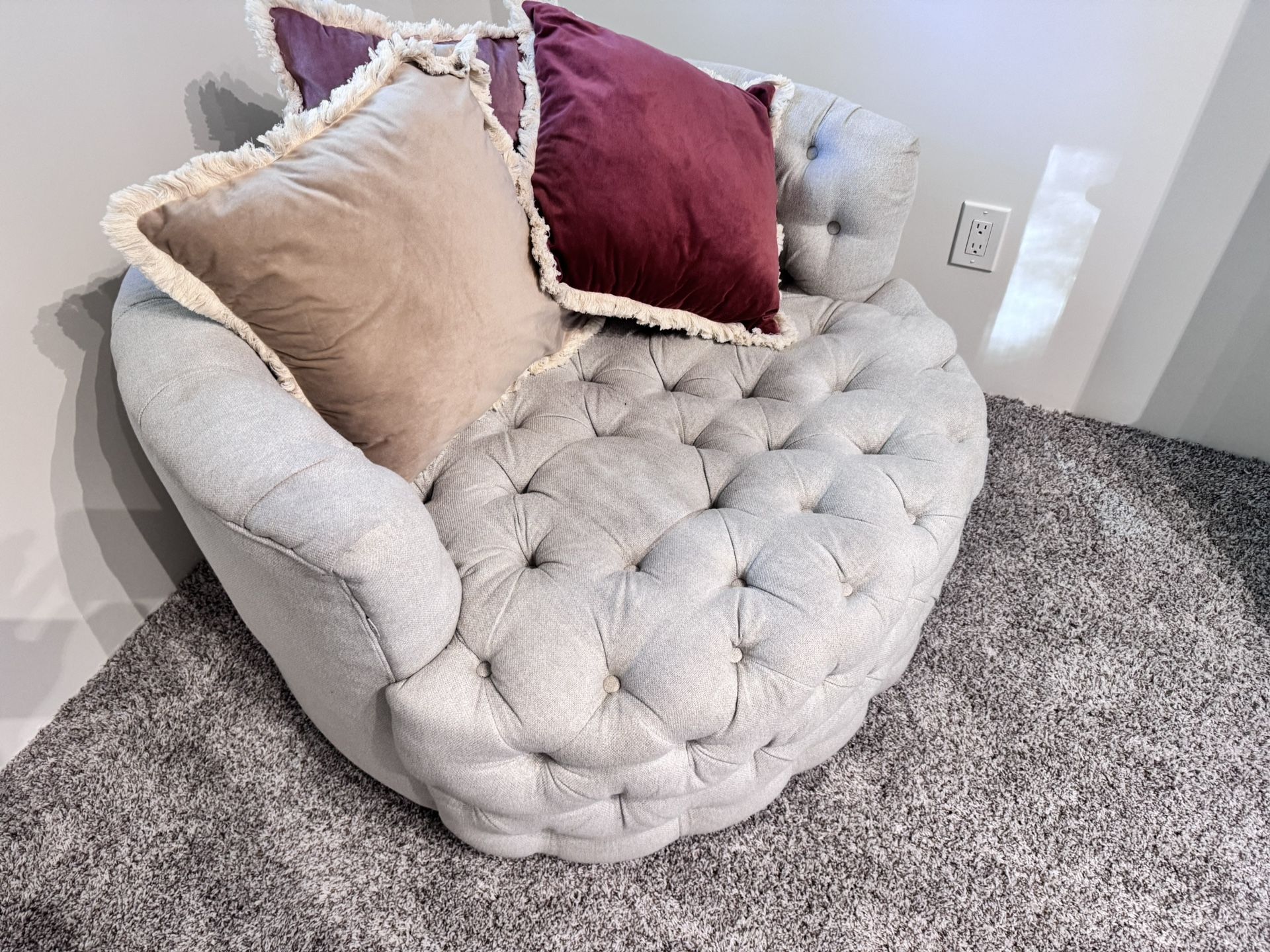 Round Swivel Chair