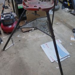 Ridgid pipe vise tripod 460 pre owned 877738-1