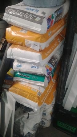 Thinset self level grouts