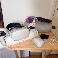 Quest 2 128GB w/ Elite Strap, Anker Charging Dock And More