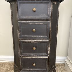 Accent cabinet