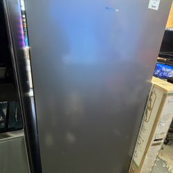 Hisense 17 Cu. Upright Freezer 