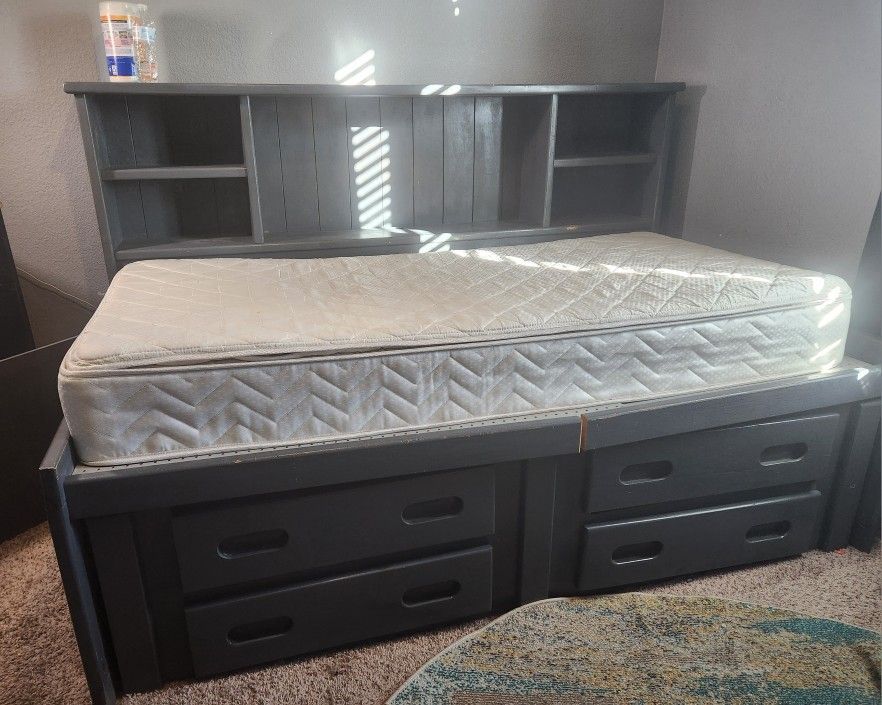 Project bed
Child's Twin Bed with Underneath Storage and drawers
