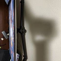 LG 27inch Monitor For Sale ( 3 Monitor Plus Mounter)