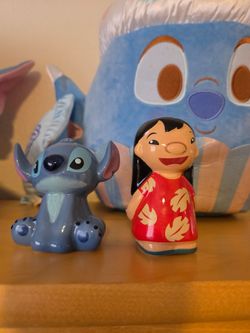 Stitch salt and pepper shakers