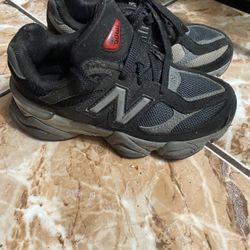 Young Boys New Balance Size 13