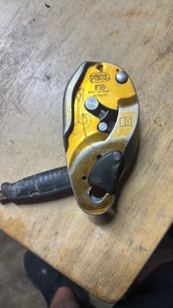 Petzl I’D S self-braking descender