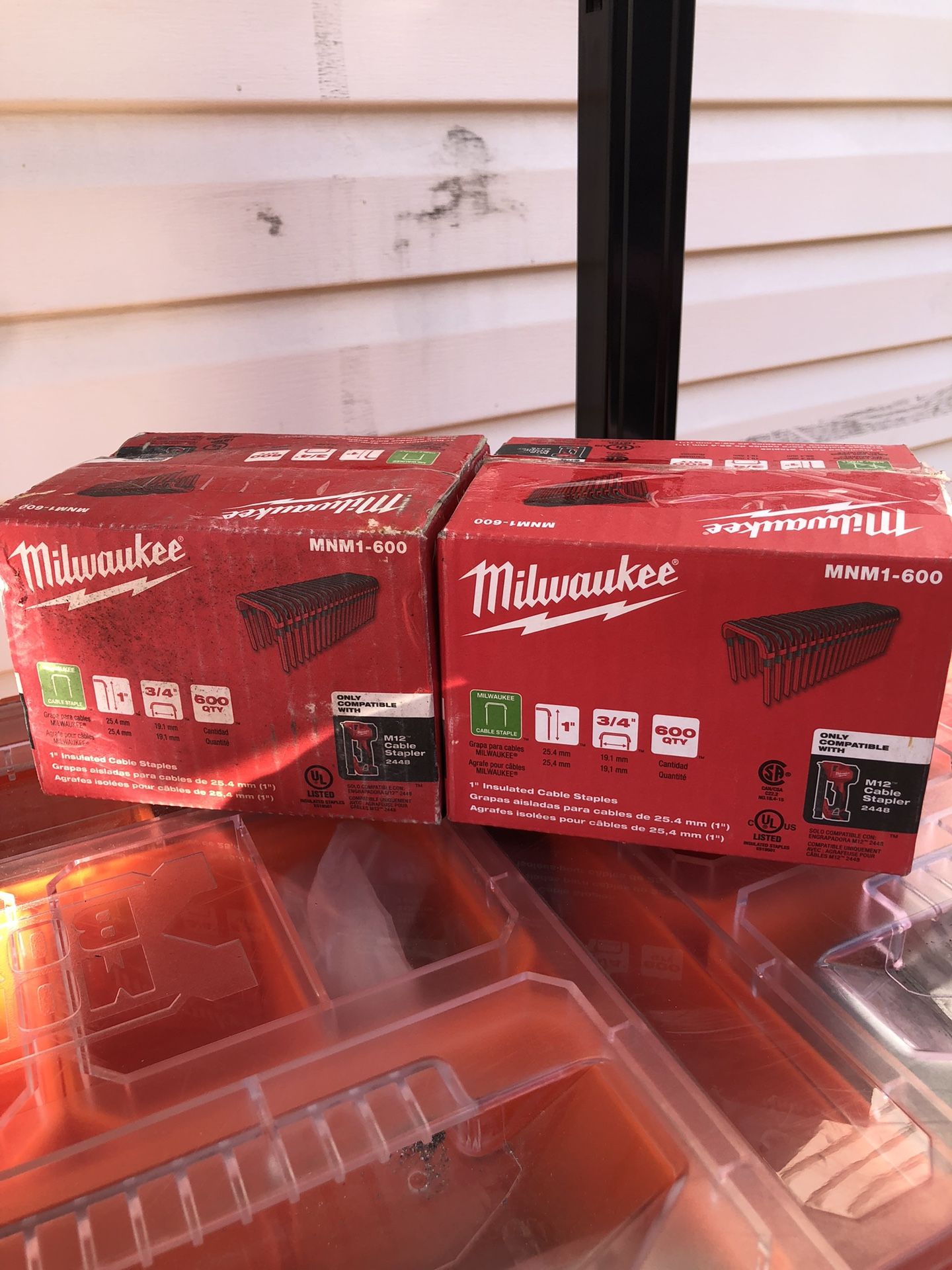 Milwaukee Staple MNM1-600
