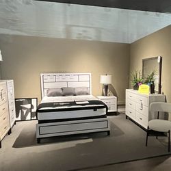 White 4PC Queen Bedroom Set 