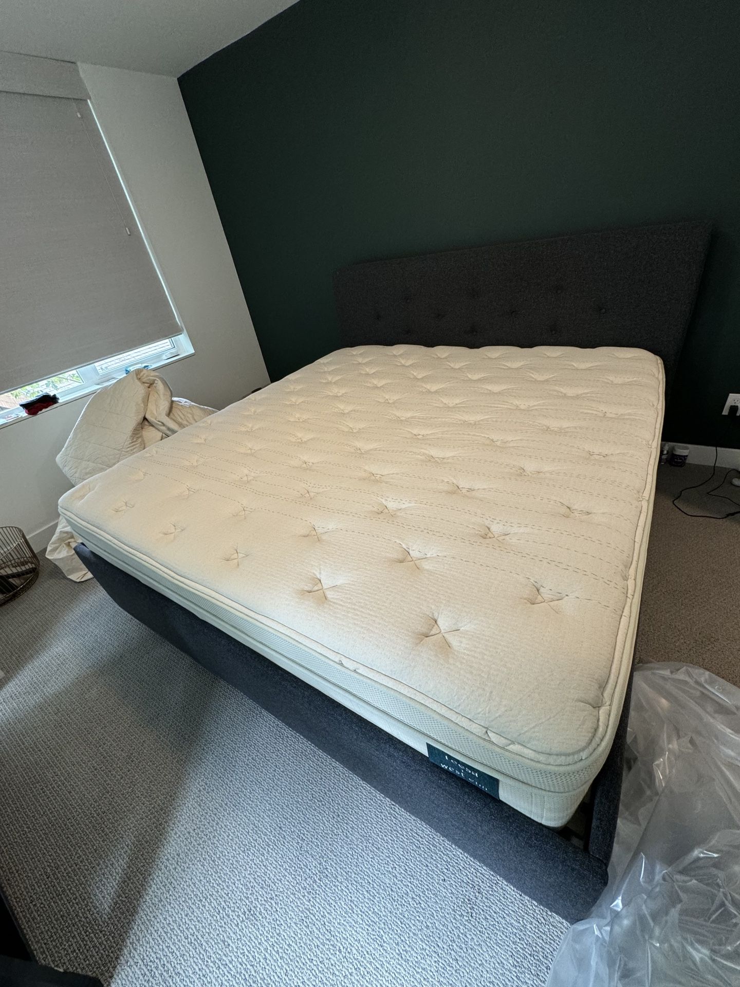 🛏️ KING Natural Hybrid Latex Mattress Like New