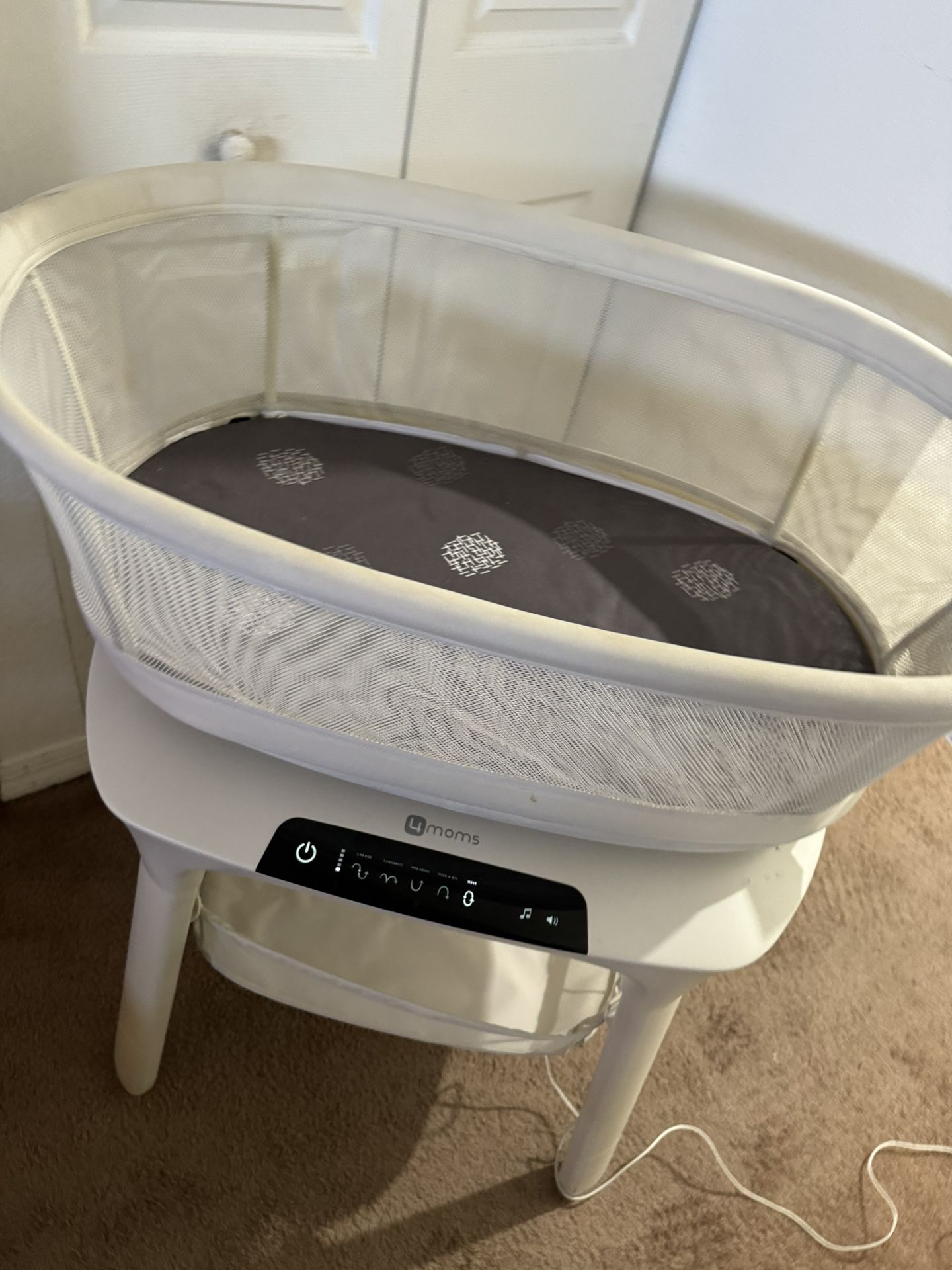 Mamaroo Baby Bassinet