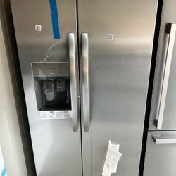 ⭐️ Brand New Frigidaire 33" Stainless Steel Side-by-Side Refrigerator ⭐️