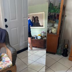 Display Case Two-Piece/Lighted And Mirrored With Key On Swivel Base