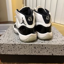 Jordan Size 5 Y Concord Retro 11 XI Supreme Travis Dunk Union Wolf Grey Gamma Bin