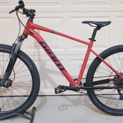 29 Inch Giant Talon Mountain Bike 