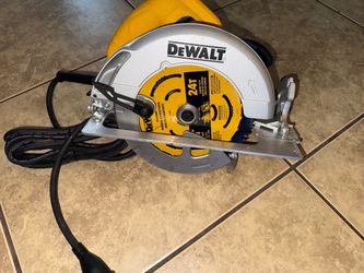 Dewalt saw