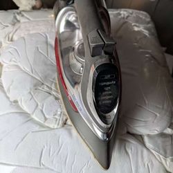 CHI steam iron