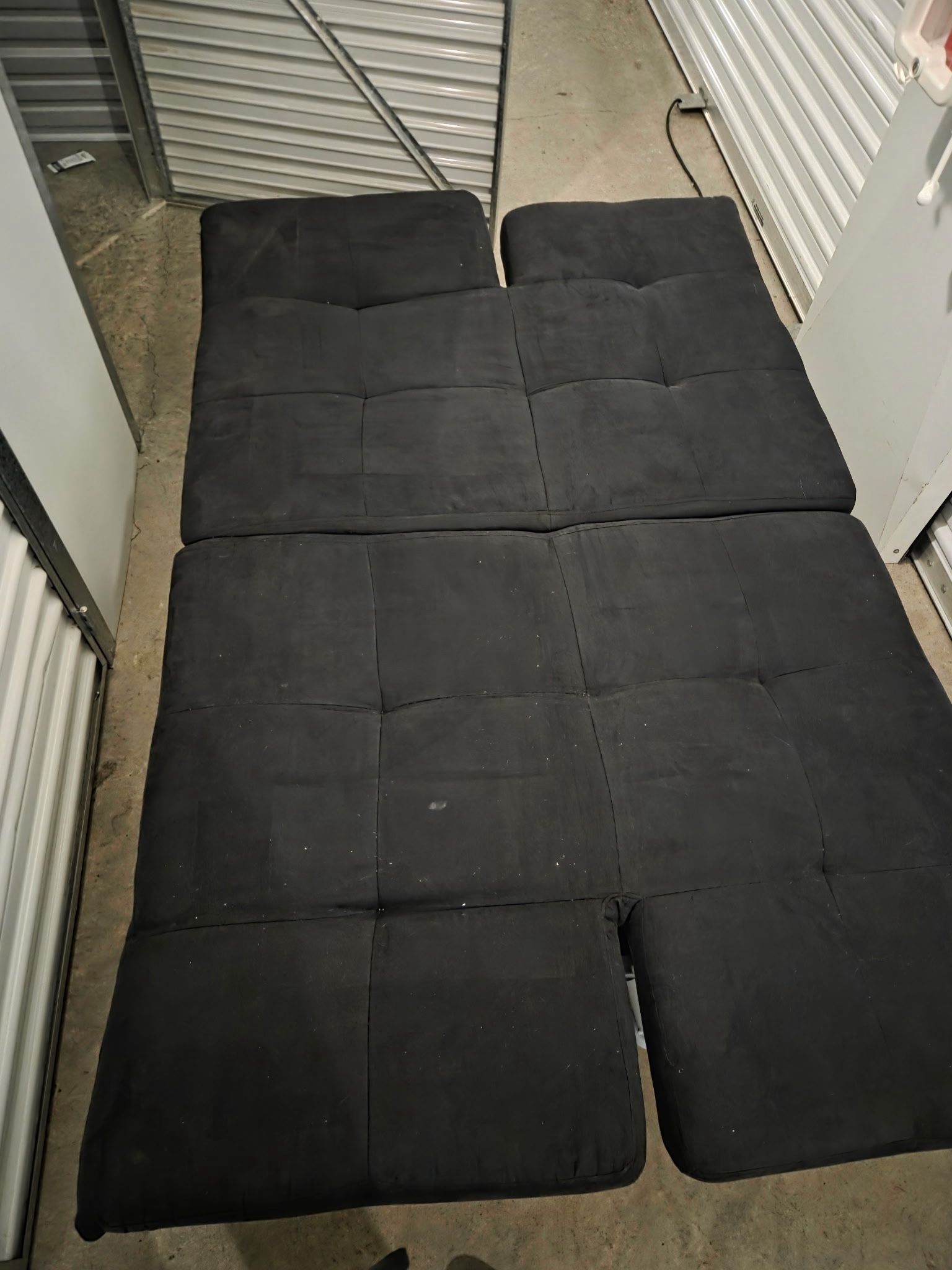 Black Futon 