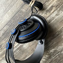 Studio headphones