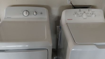 Like-New Hotpoint Matching Washer & Dryer Set