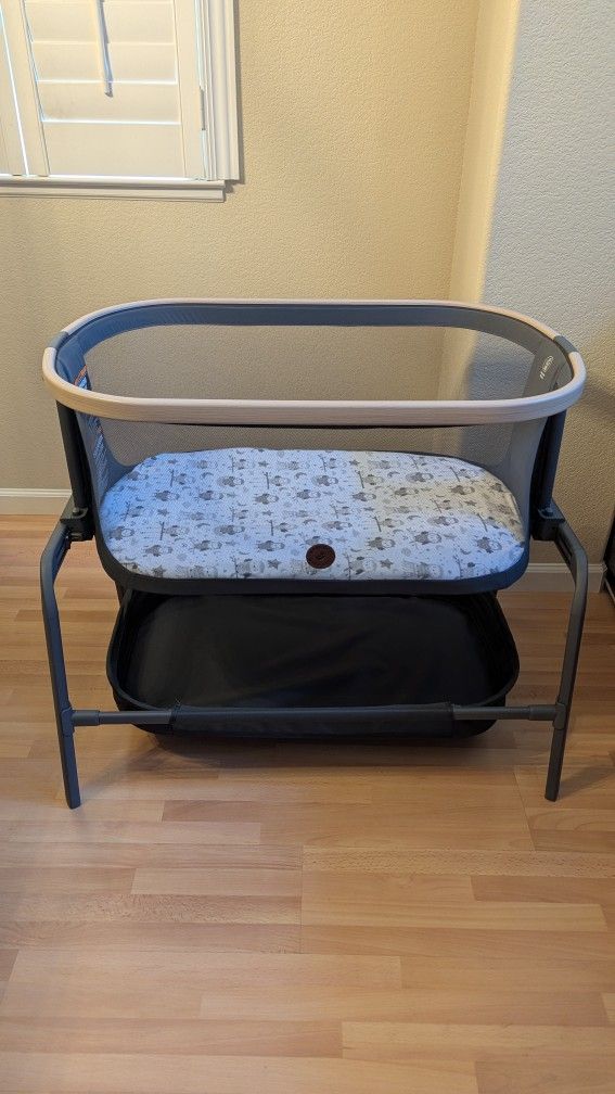 Maxi-Cosi Iora Bedside Bassinet LIKE NEW
