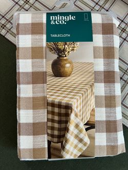 Tablecloth (If it’s listed, it’s available .)