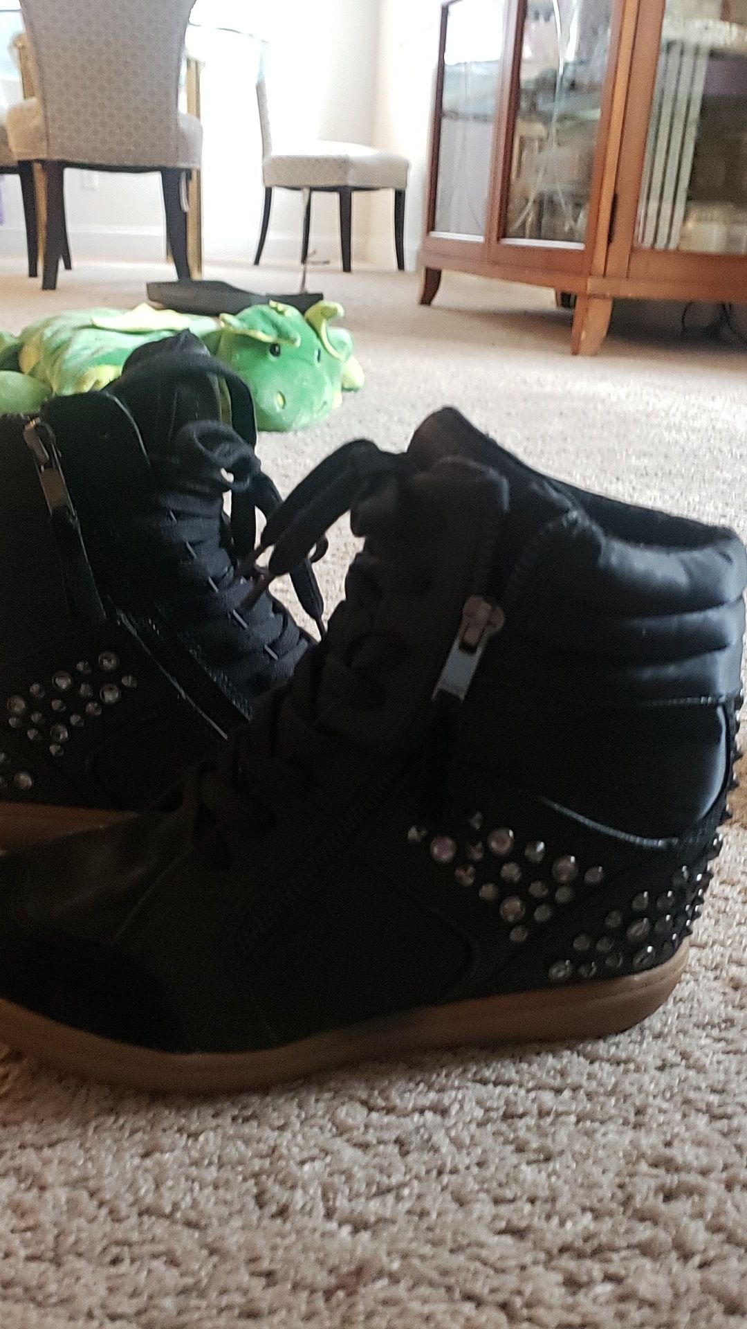 6.5 aldo wedges. Nice with jeans