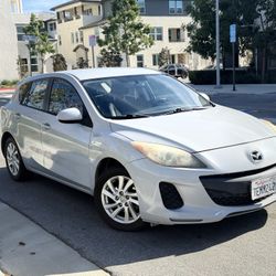 2013 Mazda 3 Skyactiv Hatchback – Automatic – Excellent Gas Mileage