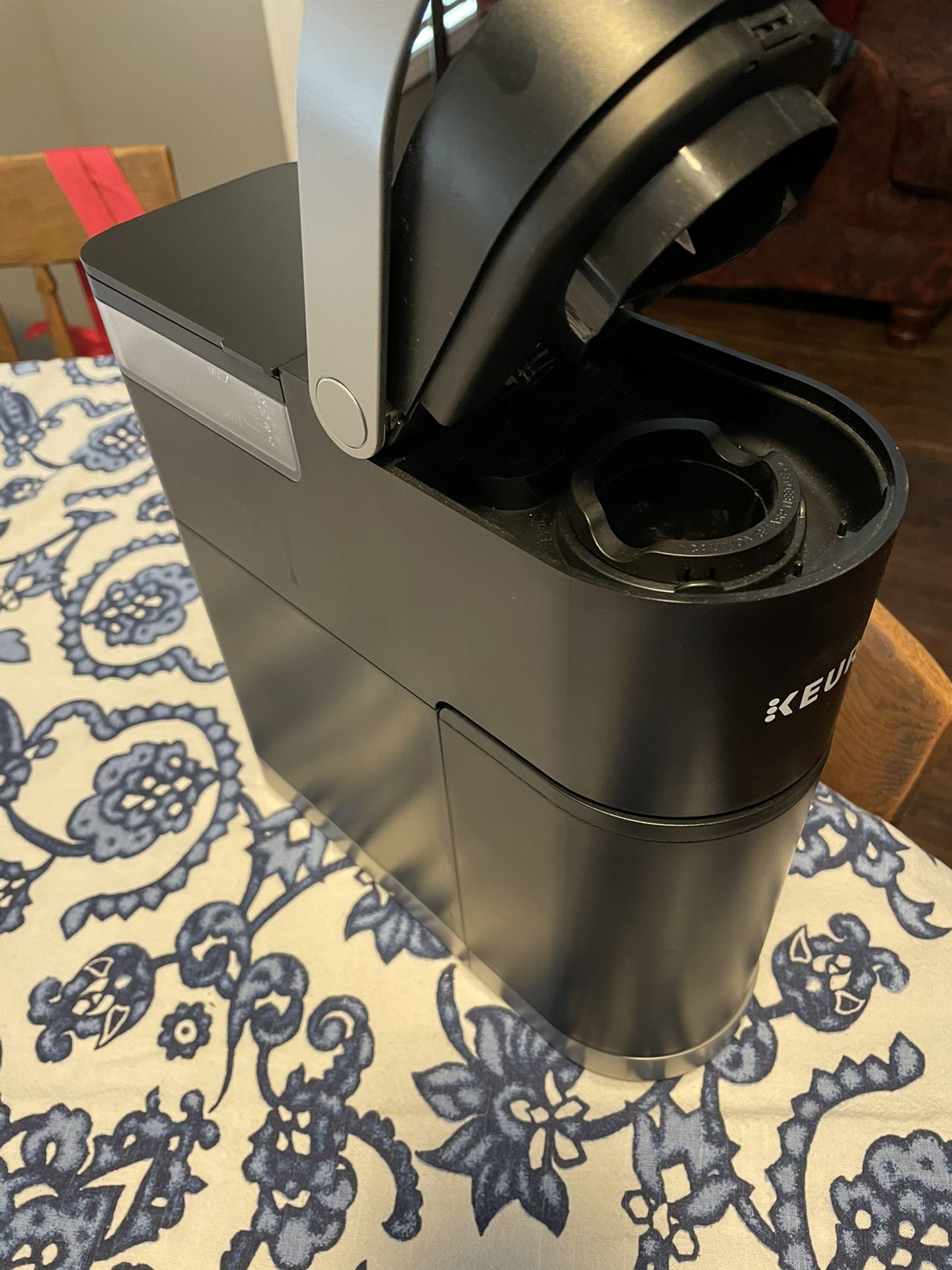 Black Keurig Single Cup Brewer - with storage container