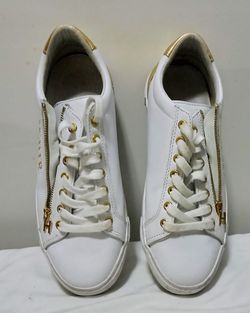 Ladies Hustler Lo Top Sneakers New Never Been Worn Size 9