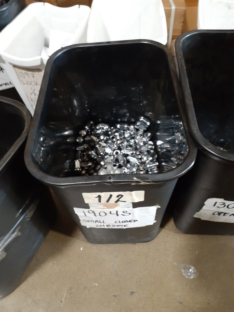 Sets Of Lugnuts And Bolts Comes With Locklugs And Keys