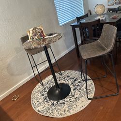 Table Chairs And Rug $50
