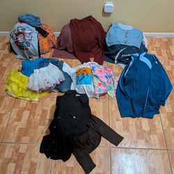 5 clothes bags. 1(boy), 4(women). 22 pieces in each bag. 10 dollars each bag.