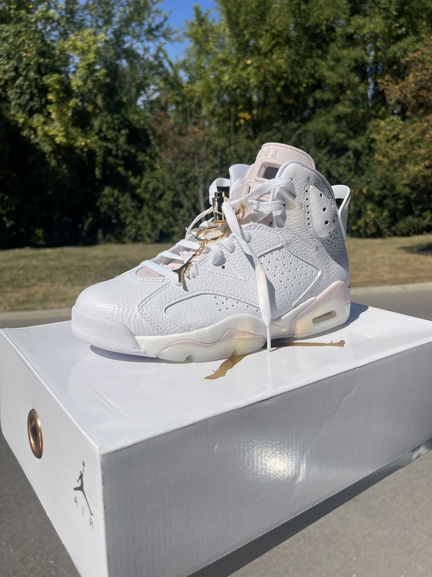 Jordan Women’s Gold Hoops - 8.5 Women