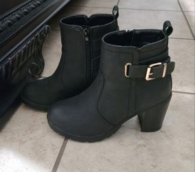 Booties black