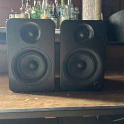 Kanto YU4 Powered Speaker system 
