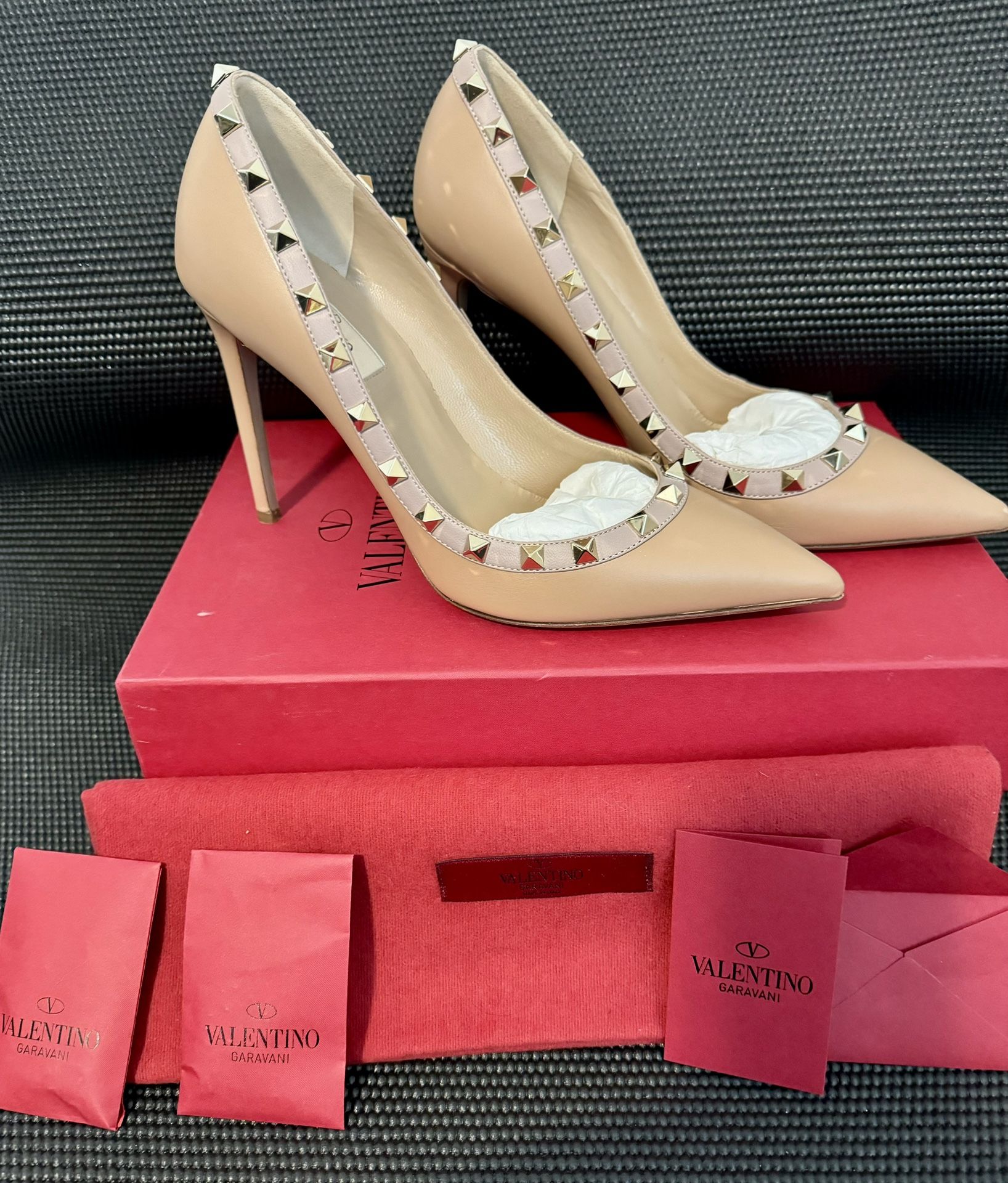 Valentino Rock Stud Leather Pumps Sz. 38