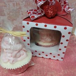 Valentines Day gift set cupcake bath fizzy