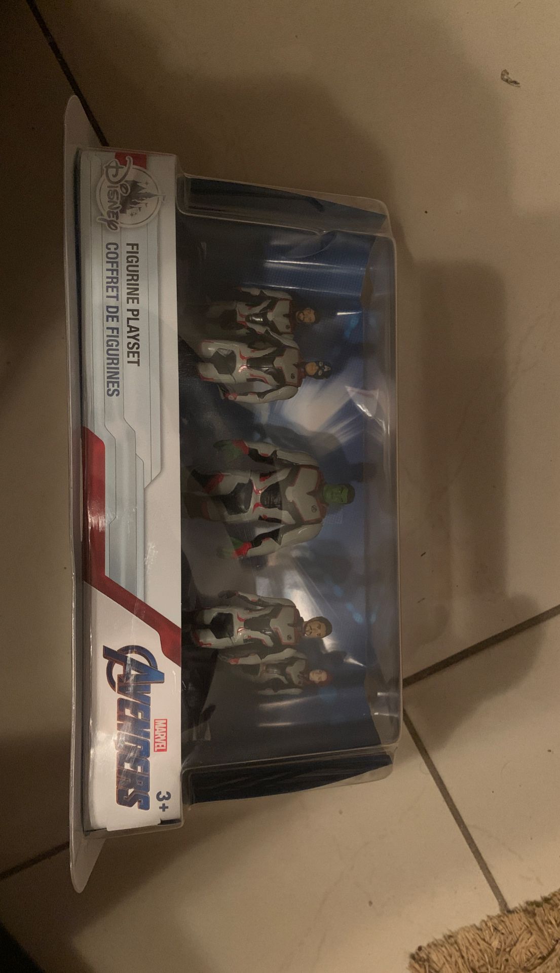 The avengers figurine play set new in package seal