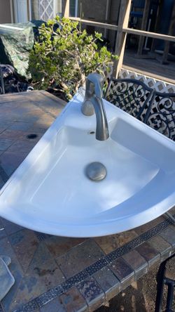 Corner Bathroom sink