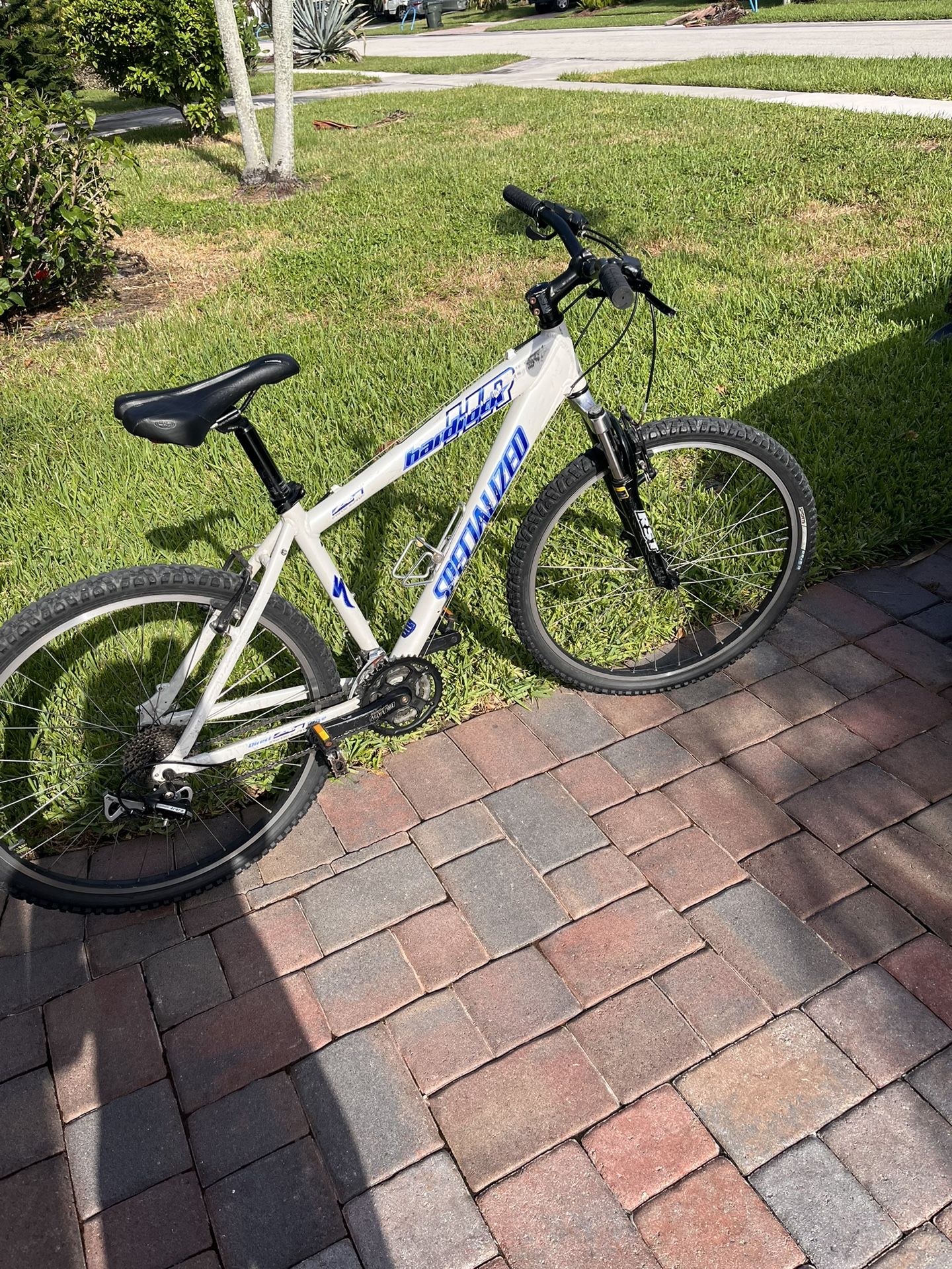 Men’s Specilaized Mountain Bike