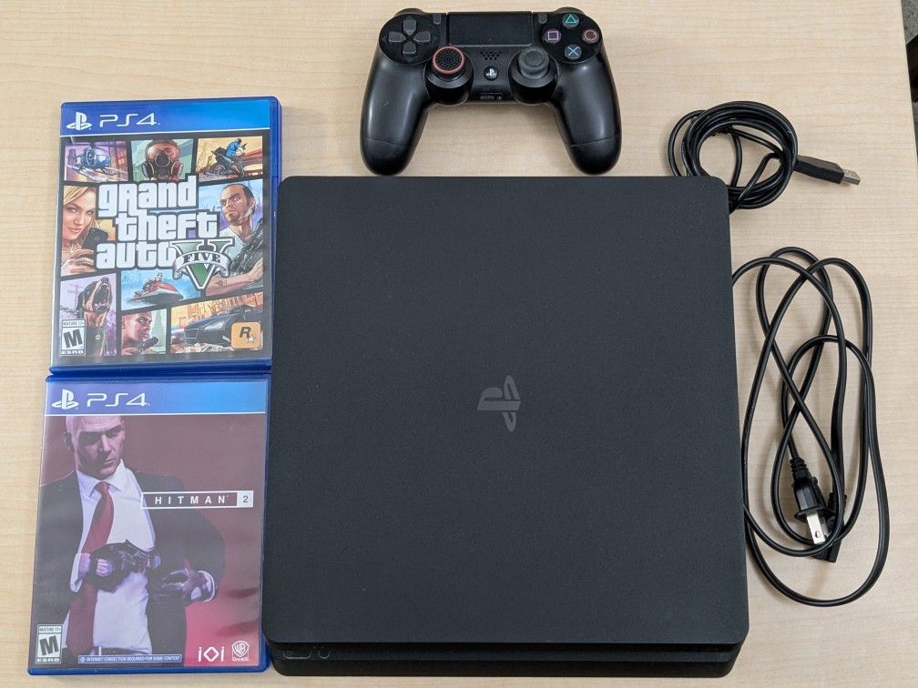 PS4 Console with 1 Controller + GTA 5 And Hitman Games