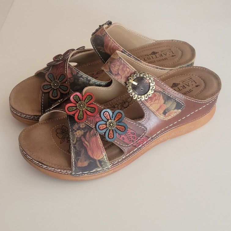 Women's L'Artiste By Spring Step Wedge Sandals New no tags. Sz 39 EUR, 
US 8-8.5.
Beautiful, very comfortable. Wore once at home. Unfortunately, need 