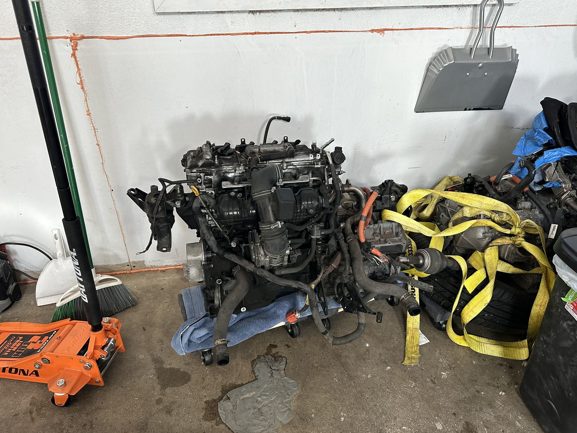 2010-2015 Toyota prius engine and transmission for sale. 136k mileage  