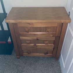 3 Shelve Dresser