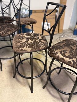 Bar style rotating chairs
