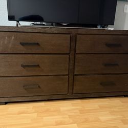 Modern Dark Wood 6-Drawer Dresser – Sturdy & Spacious